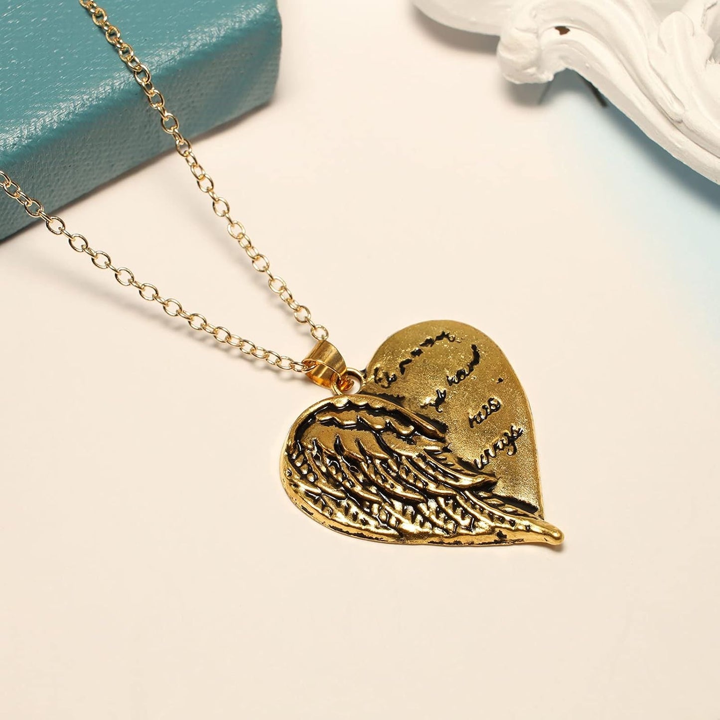 Love Necklace Angel Wings Love Fashion Heart Pendant Necklace Jewelry for Women and Girls