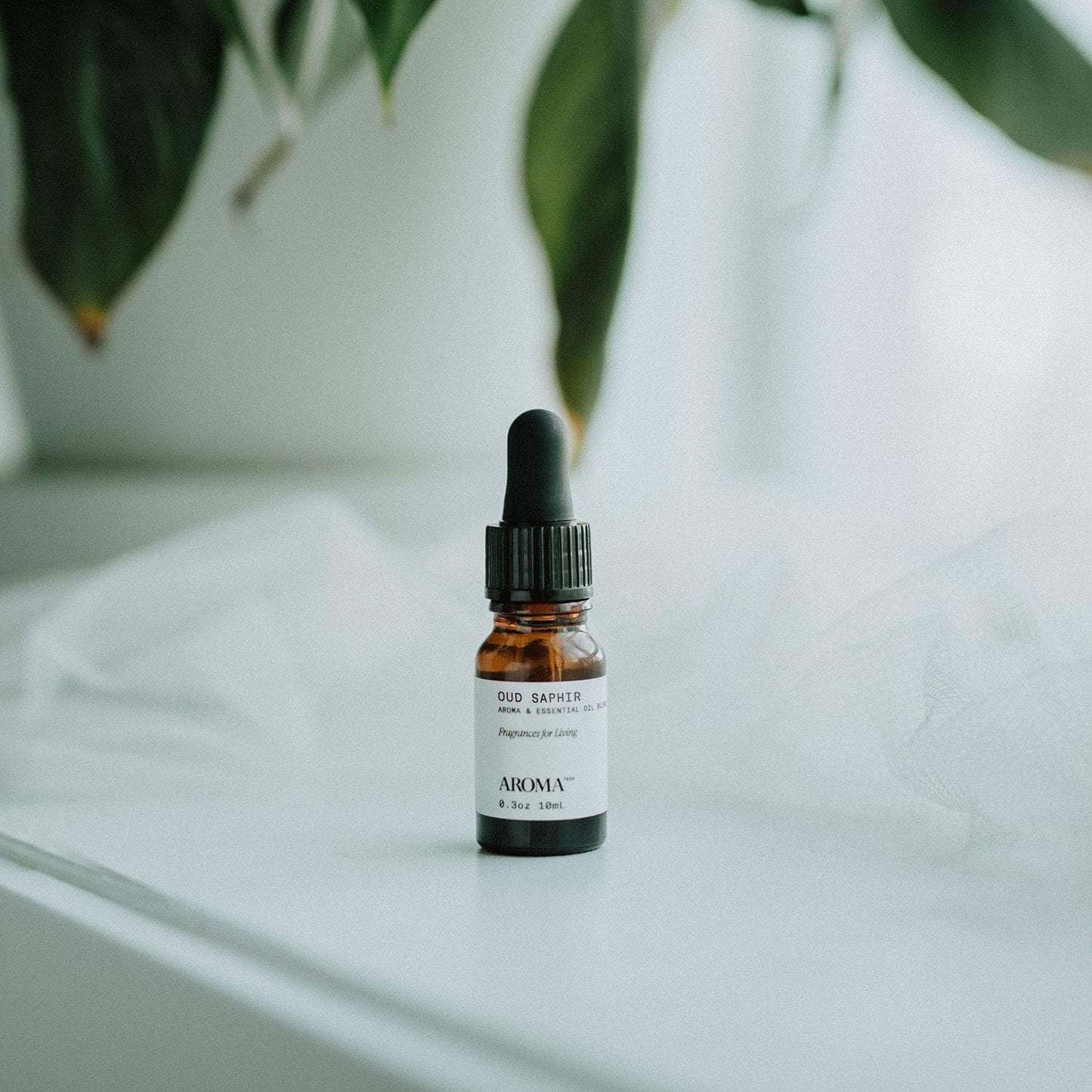 Aromatech Oud Saphir Aroma Essential Oil Blend: Luxury Hotel Inspired Aromatherapy with for Ultrasonic Diffusers & Nebulizers - 0.3 fl oz, 10 mL